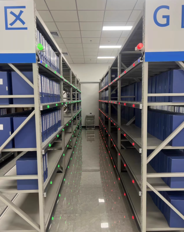 找貨半小時，取料 3 秒？電子料倉庫裏的 “效率燈光導航”